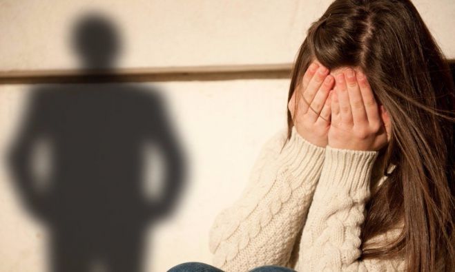 ΠαΤΕΡΑΣ φέρεται να κακοποιούσε σεξουαλικά την 16χρονη κόρη του ...