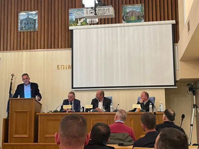 &Tau;&rho;&omicron;&upsilon;&pi;ή&sigmaf;: &laquo;&Epsilon;ί&mu;&alpha;&sigma;&tau;&epsilon; &pi;&omicron;&lambda;ύ &mu;&iota;&kappa;&rho;&omicron;ί &gamma;&iota;&alpha; &nu;&alpha; &alpha;&lambda;&lambda;ά&xi;&omicron;&upsilon;&mu;&epsilon; &tau;&iota;&sigmaf; &tau;ά&sigma;&epsilon;&iota;&sigmaf; &tau;&omicron;&upsilon; &pi;&alpha;&gamma;&kappa;ό&sigma;&mu;&iota;&omicron;&upsilon; &epsilon;&mu;&pi;&omicron;&rho;ί&omicron;&upsilon;&raquo;