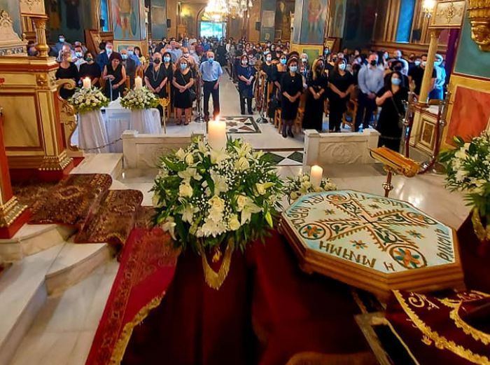 &Tau;&omicron; &epsilon;&tau;ή&sigma;&iota;&omicron; &Mu;&nu;&eta;&mu;ό&sigma;&upsilon;&nu;&omicron; &tau;&omicron;&upsilon; &mu;&alpha;&kappa;&alpha;&rho;&iota;&sigma;&tau;&omicron;ύ &pi;. &Alpha;&lambda;&epsilon;&xi;ά&nu;&delta;&rho;&omicron;&upsilon; &Pi;&alpha;&pi;&alpha;&delta;ό&pi;&omicron;&upsilon;&lambda;&omicron;&upsilon; &sigma;&tau;&eta;&nu; &Tau;&rho;ί&pi;&omicron;&lambda;&eta; (&epsilon;&iota;&kappa;ό&nu;&epsilon;&sigmaf;)
