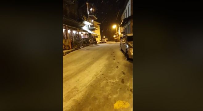 Χιονίζει στη Δημητσάνα! (vd)