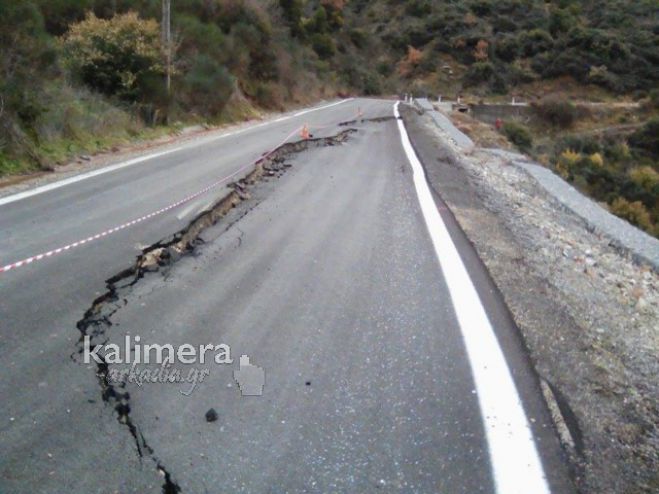 Φαλαισία: Έπεσε ο δρόμος «Γούπατα – Άκοβος» (εικόνες)