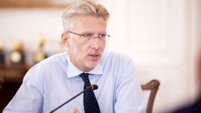 Υπουργός Επικρατείας για τα μέτρα: "Κατά μισό έως δύο μισθούς αυξάνεται το διαθέσιμο εισόδημα για κάθε εργαζόμενο"