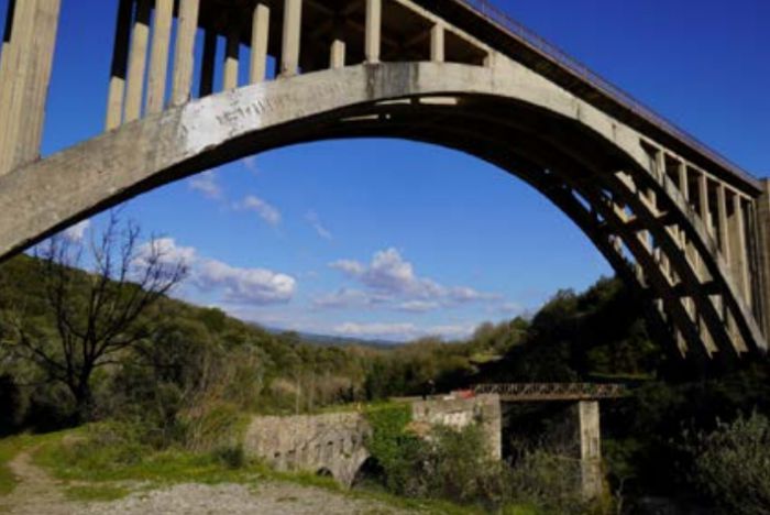 Επερώτηση στο περιφερειακό συμβούλιο για την επικίνδυνη νέα γέφυρα του Αλφειού στην Καρύταινα