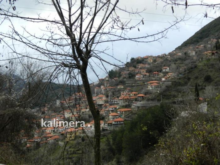 Φθινοπωρινή βόλτα στα Λαγκάδια Γορτυνίας, το «κρεμαστό χωριό της Πελοποννήσου» (vd)!