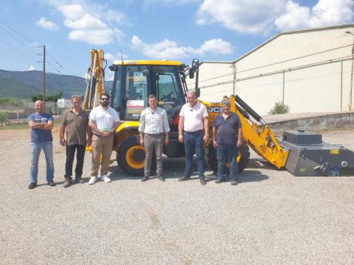 &Nu;έ&omicron;&sigmaf; &epsilon;&kappa;&sigma;&kappa;&alpha;&phi;έ&alpha;&sigmaf; &phi;&omicron;&rho;&tau;&omega;&tau;ή&sigmaf; JCB &sigma;&tau;&omicron;&nu; &Delta;ή&mu;&omicron; &Beta;ό&rho;&epsilon;&iota;&alpha;&sigmaf; &Kappa;&upsilon;&nu;&omicron;&upsilon;&rho;ί&alpha;&sigmaf;