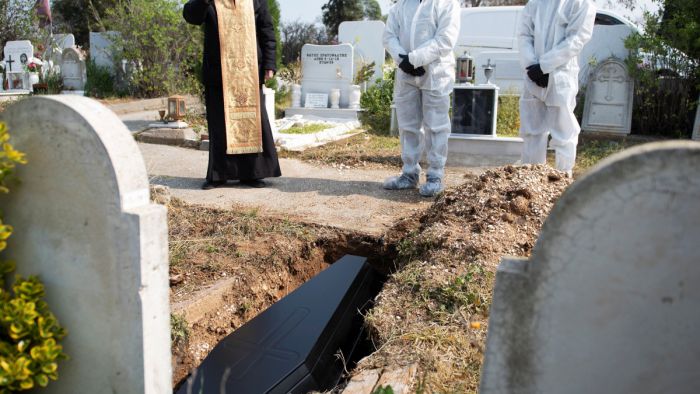 Δεν πίστευαν στα μάτια τους - Παρουσιάστηκε ζωντανός μετά την κηδεία του στη Ρόδο!