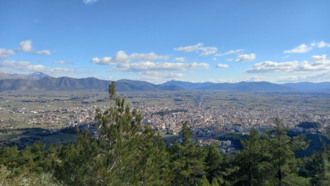 Περπάτημα στο περιαστικό μονοπάτι της Τρίπολης