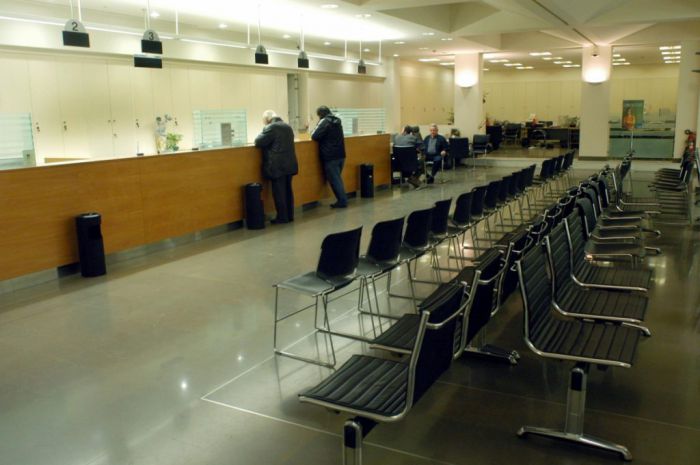 &Tau;&rho;ά&pi;&epsilon;&zeta;&epsilon;&sigmaf; | &Tau;&omicron; &omega;&rho;ά&rho;&iota;&omicron; &lambda;&epsilon;&iota;&tau;&omicron;&upsilon;&rho;&gamma;ί&alpha;&sigmaf; &tau;&eta;&nu; &pi;&alpha;&rho;&alpha;&mu;&omicron;&nu;ή &Chi;&rho;&iota;&sigma;&tau;&omicron;&upsilon;&gamma;έ&nu;&nu;&omega;&nu; &kappa;&alpha;&iota; &Pi;&rho;&omega;&tau;&omicron;&chi;&rho;&omicron;&nu;&iota;ά&sigmaf;