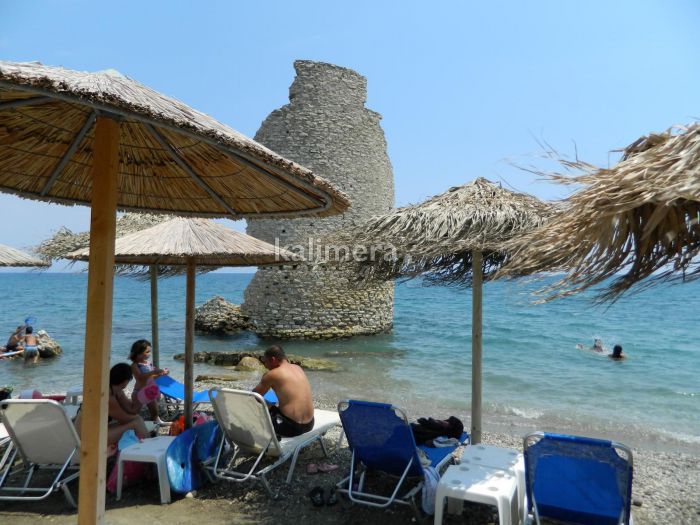Κυνουρία: Η  παραλία με τον ανεμόμυλο μέσα στη θάλασσα! (εικόνες)