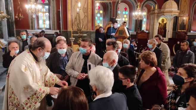 &Sigma;&tau;&eta;&nu; &Tau;&rho;ί&pi;&omicron;&lambda;&eta; &lambda;&epsilon;&iota;&tau;&omicron;ύ&rho;&gamma;&eta;&sigma;&epsilon; &omicron; &Mu;&eta;&tau;&rho;&omicron;&pi;&omicron;&lambda;ί&tau;&eta;&sigmaf; &Iota;&epsilon;&rho;&iota;&sigma;&sigma;&omicron;ύ, &Theta;&epsilon;ό&kappa;&lambda;&eta;&tau;&omicron;&sigmaf; (&epsilon;&iota;&kappa;ό&nu;&epsilon;&sigmaf;)