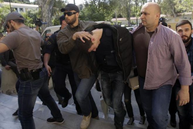 Προπηλάκισαν τον πατέρα της Άννυ στα δικαστήρια (vd)