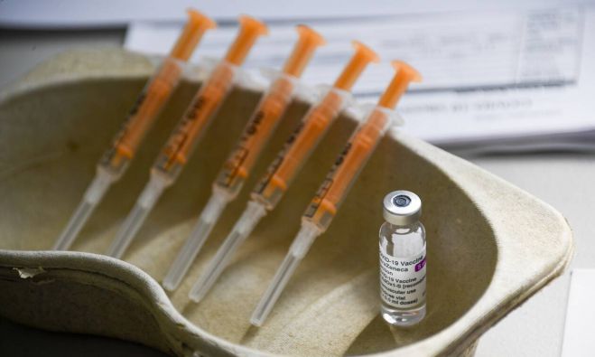 Εμβόλιο AstraZeneca | Τι θα γίνει με τη δεύτερη δόση μετά την ακύρωση της συμφωνίας με την ΕΕ