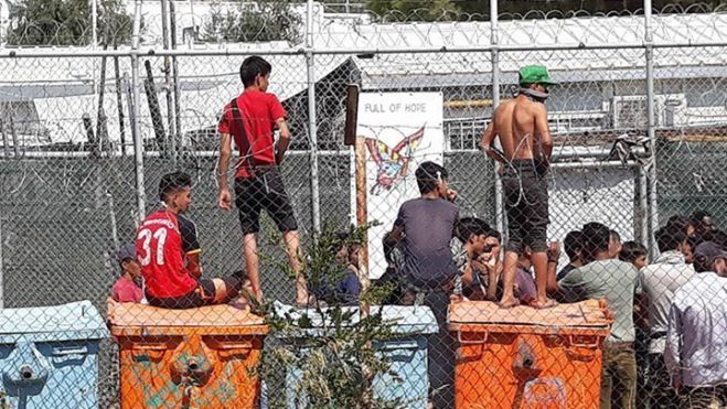 &Theta;&alpha; &phi;έ&rho;&omicron;&upsilon;&nu; &mu;&epsilon;&tau;&alpha;&nu;ά&sigma;&tau;&epsilon;&sigmaf; &sigma;&tau;&alpha; &delta;ύ&omicron; &sigma;&tau;&rho;&alpha;&tau;ό&pi;&epsilon;&delta;&alpha; &tau;&eta;&sigmaf; &Tau;&rho;ί&pi;&omicron;&lambda;&eta;&sigmaf;;
