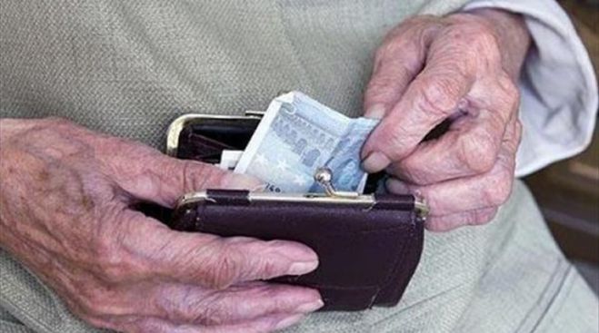 Εξαπάτησαν ηλικιωμένη και της απέσπασαν χρήματα στη Βλαχέρνα