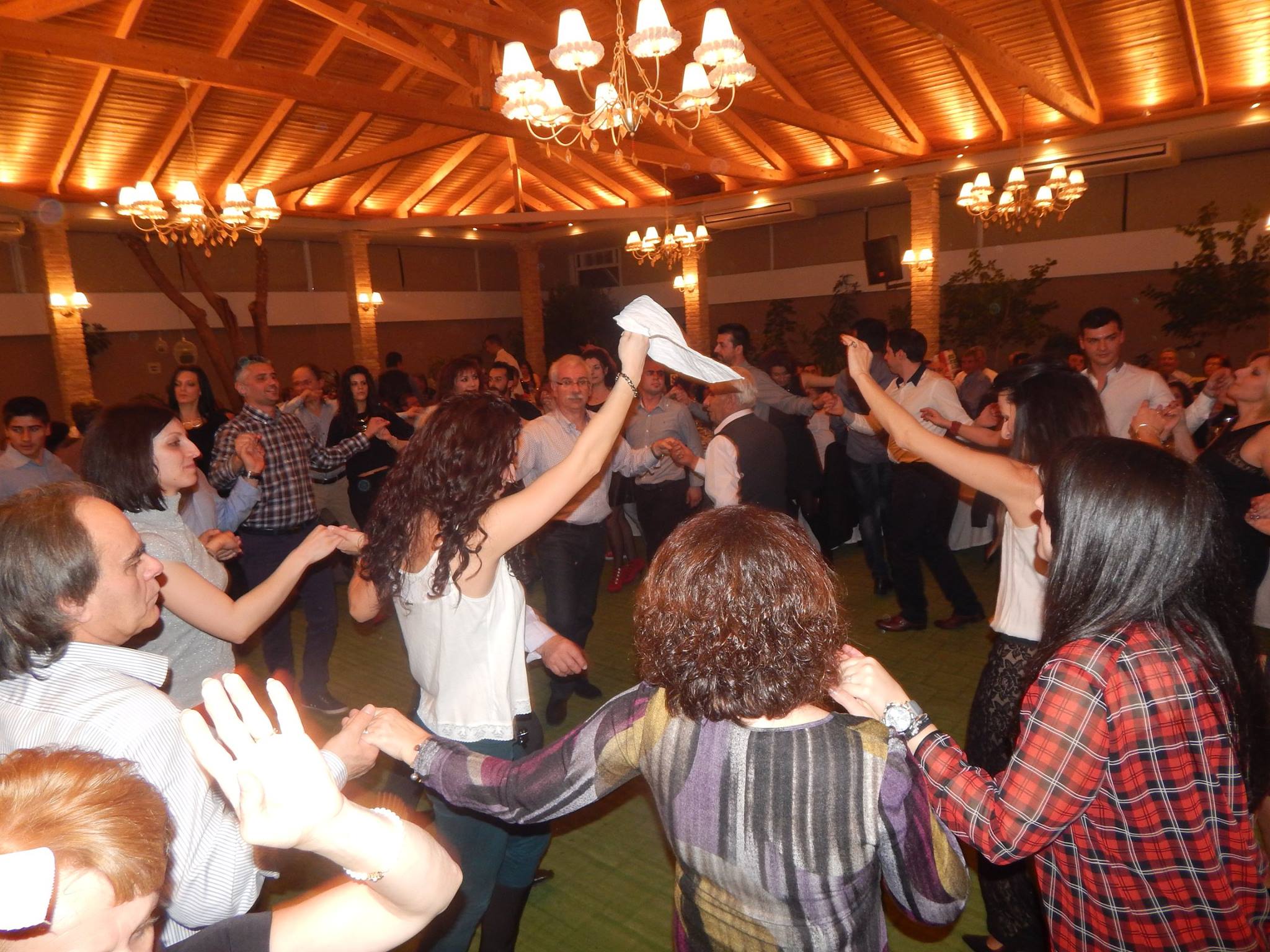 &Gamma;&lambda;έ&nu;&tau;&eta;&sigma;&alpha;&nu; &mu;έ&chi;&rho;&iota; &tau;&omicron; &pi;&rho;&omega;ί &omicron;&iota; &Kappa;&alpha;&sigma;&tau;&alpha;&nu;&iota;&tau;&sigma;&iota;ώ&tau;&epsilon;&sigmaf; &sigma;&tau;&eta;&nu; &Tau;&rho;ί&pi;&omicron;&lambda;&eta; (&epsilon;&iota;&kappa;ό&nu;&epsilon;&sigmaf;)!