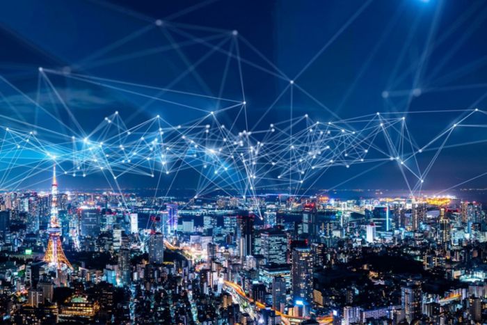 Έ&xi;&upsilon;&pi;&nu;&epsilon;&sigmaf; &pi;ό&lambda;&epsilon;&iota;&sigmaf;: &Eta; &tau;&epsilon;&chi;&nu;&omicron;&lambda;&omicron;&gamma;ί&alpha; &tau;&omicron; &delta;&epsilon;&xi;ί &chi;έ&rho;&iota; &tau;&eta;&sigmaf; &tau;&omicron;&pi;&iota;&kappa;ή&sigmaf; &alpha;&upsilon;&tau;&omicron;&delta;&iota;&omicron;ί&kappa;&eta;&sigma;&eta;&sigmaf;