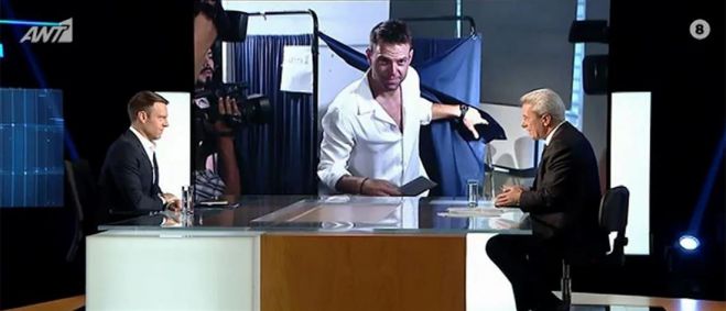 &Kappa;&alpha;&sigma;&sigma;&epsilon;&lambda;ά&kappa;&eta;&sigmaf;: "&Epsilon;ί&mu;&alpha;&iota; &alpha;&rho;&iota;&sigma;&tau;&epsilon;&rho;ό&sigmaf;, &delta;&epsilon;&nu; &alpha;&lambda;&lambda;ά&zeta;&epsilon;&iota; ό&nu;&omicron;&mu;&alpha; &omicron; &Sigma;&Upsilon;&Rho;&Iota;&Zeta;&Alpha;''