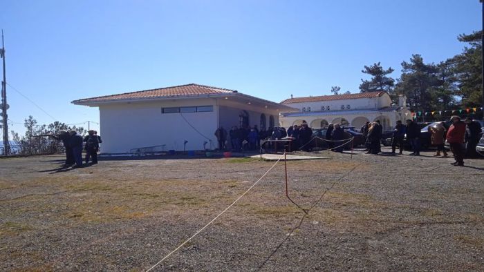 &Omicron;&iota; &kappa;&upsilon;&nu;&eta;&gamma;&omicron;ί &gamma;&iota;ό&rho;&tau;&alpha;&sigma;&alpha;&nu; &mu;&epsilon; &sigma;&kappa;&omicron;&pi;&epsilon;&upsilon;&tau;&iota;&kappa;&omicron;ύ&sigmaf; &alpha;&gamma;ώ&nu;&epsilon;&sigmaf; &sigma;&tau;&omicron; &lambda;ό&phi;&omicron; &tau;&omicron;&upsilon; Ά&gamma;&iota;&omicron;&upsilon; &Theta;ό&delta;&omega;&rho;&alpha; (vd)