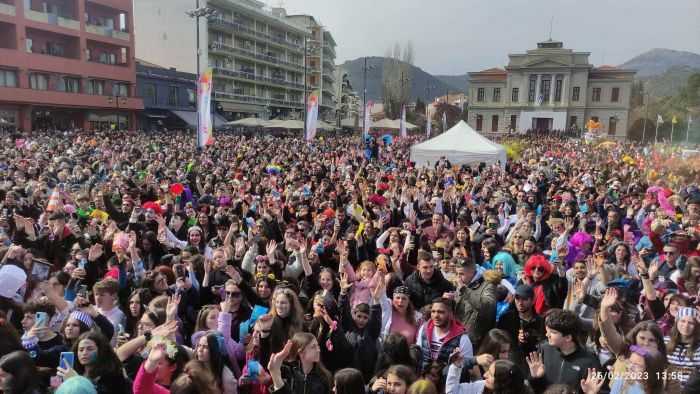 Κώστας Τζιούμης: &quot;Πρώτη φορά στη ζωή μου έχω δει τόσο κόσμο στην πλατεία Άρεως&quot;! (vd)