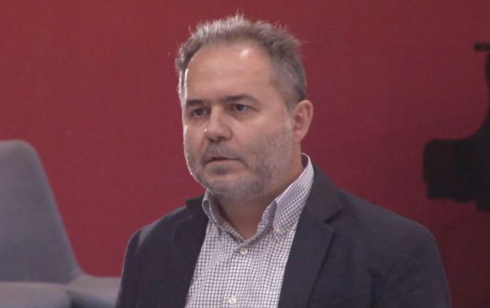 &Phi;&omega;&tau;ό&pi;&omicron;&upsilon;&lambda;&omicron;&sigmaf;: "&Eta; &Mu;&epsilon;&gamma;&alpha;&lambda;ό&pi;&omicron;&lambda;&eta; &theta;&alpha; &mu;&epsilon;&tau;&alpha;&tau;&rho;&alpha;&pi;&epsilon;ί &sigma;&epsilon; &pi;ό&lambda;&eta; &phi;ά&nu;&tau;&alpha;&sigma;&mu;&alpha;"