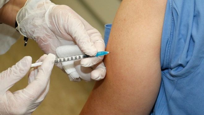Βρετανική μελέτη | Ο πλήρης εμβολιασμός αποτρέπει κατά 50% τη μετάδοση της παραλλαγής Δέλτα και κατά 60% την Covid-19