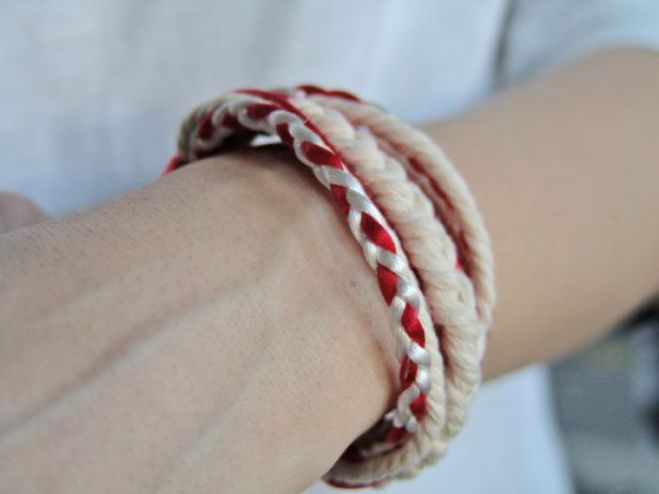 Έθιμο | Γιατί φοράμε &quot;Μάρτη&quot; στο χέρι;