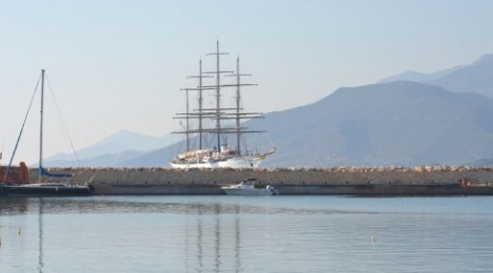 Το πρώτο κρουαζιερόπλοιο στο νέο λιμάνι του Παραλίου!