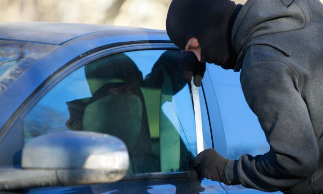 Νεαρός προσπάθησε να κλέψει αυτοκίνητο στην Τρίπολη και συνελήφθη στην Καλαμάτα!