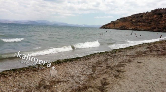 Κυριακή με αέρα και κύμα στον &quot;Ατσίγγανο&quot;! (vd)