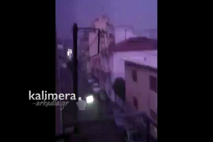 Αστραπές, βροντές και ισχυρή καταιγίδα τη νύχτα στην Τρίπολη! (vd)