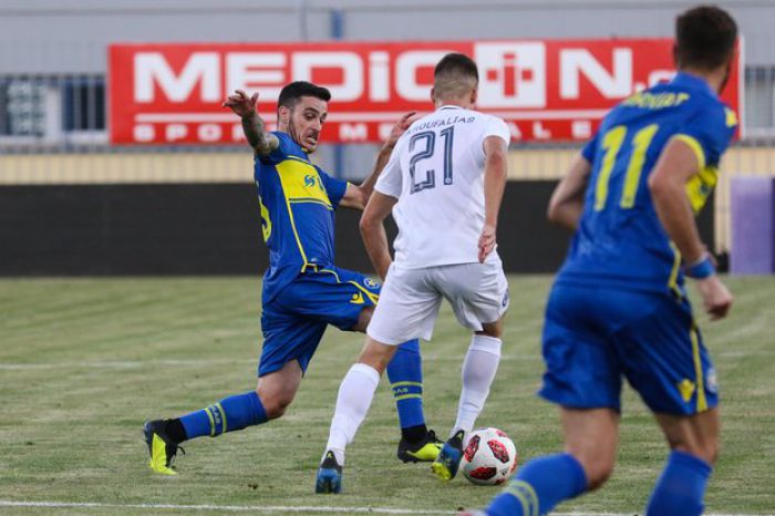 &Phi;&iota;&lambda;&iota;&kappa;ή &iota;&sigma;&omicron;&pi;&alpha;&lambda;ί&alpha; &gamma;&iota;&alpha; &Alpha;&sigma;&tau;έ&rho;&alpha; &kappa;&alpha;&iota; &Alpha;&tau;&rho;ό&mu;&eta;&tau;&omicron; (&epsilon;&iota;&kappa;ό&nu;&epsilon;&sigmaf;)