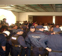 &Epsilon;&lambda;&epsilon;ύ&theta;&epsilon;&rho;&alpha;
&alpha;&phi;έ&theta;&eta;&kappa;&alpha;&nu; &tau;&alpha; &tau;έ&sigma;&sigma;&epsilon;&rho;&alpha; ά&tau;&omicron;&mu;&alpha; &gamma;&iota;&alpha; &tau;&alpha; &epsilon;&pi;&epsilon;&iota;&sigma;ό&delta;&iota;&alpha; &sigma;&tau;&omicron; &Pi;&epsilon;&rho;&iota;&phi;&epsilon;&rho;&epsilon;&iota;&alpha;&kappa;ό &Sigma;&upsilon;&mu;&beta;&omicron;ύ&lambda;&iota;&omicron; - &Theta;&alpha; &omicron;&rho;&iota;&sigma;&tau;&epsilon;ί &tau;&alpha;&kappa;&tau;&iota;&kappa;ή &delta;&iota;&kappa;ά&sigma;&iota;&mu;&omicron;&sigmaf;