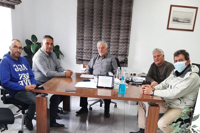 &Sigma;&upsilon;&nu;ά&nu;&tau;&eta;&sigma;&eta; &Delta;&eta;&mu;ά&rho;&chi;&omicron;&upsilon; &Mu;&epsilon;&gamma;&alpha;&lambda;ό&pi;&omicron;&lambda;&eta;&sigmaf; &mu;&epsilon; &sigma;&omega;&mu;&alpha;&tau;&epsilon;ί&alpha; &tau;&omega;&nu; &epsilon;&rho;&gamma;&alpha;&zeta;&omicron;&mu;έ&nu;&omega;&nu; &tau;&eta;&sigmaf; &Delta;&Epsilon;&Eta;