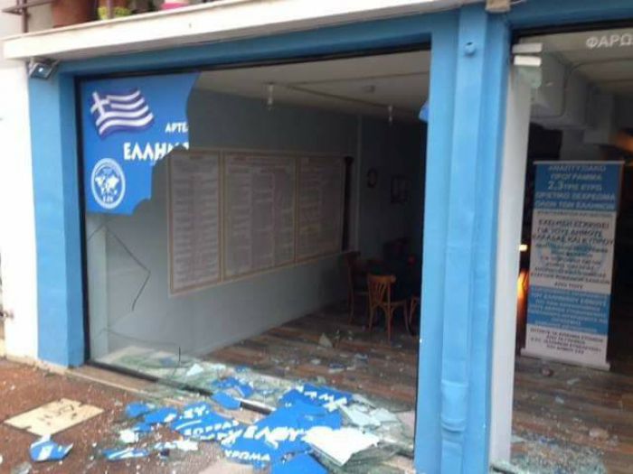 Άγνωστοι έσπασαν τα γραφεία του Σώρρα στην Καλαμάτα (εικόνες)