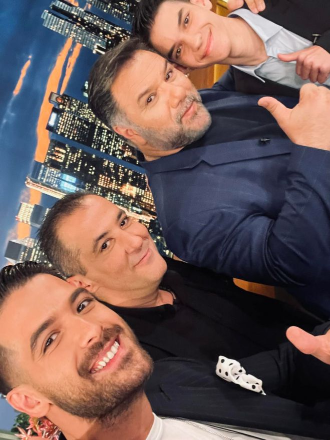 &Tau;&sigma;&alpha;&mu;&alpha;&delta;ό&sigmaf; &kappa;&alpha;&iota; &Mu;&omicron;&upsilon;&gamma;&kappa;&omicron;&pi;έ&tau;&rho;&omicron;&sigmaf; &sigma;ή&mu;&epsilon;&rho;&alpha; &sigma;&tau;&omicron; &laquo;The 2Night Show&raquo;