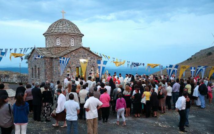 Γιορτάζει το εξωκλήσι των Αγίων Θεοδώρων στο χωριό Πάπαρι