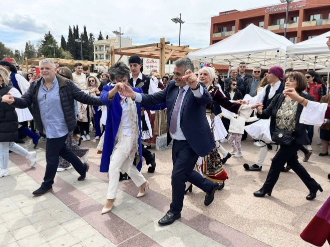 &Kappa;ώ&sigma;&tau;&alpha;&sigmaf; &Tau;&zeta;&iota;&omicron;ύ&mu;&eta;&sigmaf;: "&Eta; &Tau;&rho;ί&pi;&omicron;&lambda;&eta; &gamma;&iota;ό&rho;&tau;&alpha;&sigma;&epsilon;, &pi;&rho;ό&sigma;&phi;&epsilon;&rho;&epsilon; &alpha;&pi;&lambda;ό&chi;&epsilon;&rho;&alpha; &tau;&eta;&nu; &phi;&iota;&lambda;&omicron;&xi;&epsilon;&nu;ί&alpha; &tau;&eta;&sigmaf; &kappa;&alpha;&iota; &pi;&rho;&omicron;&beta;&lambda;ή&theta;&eta;&kappa;&epsilon; &pi;&alpha;&nu;&tau;&omicron;ύ"