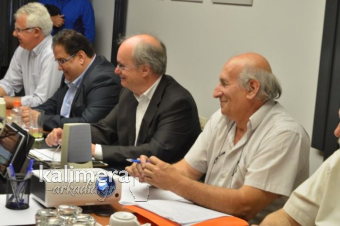 &Sigma;&Epsilon;&Beta;&Iota;&Pi;&Epsilon;&Tau;: "&Lambda;&upsilon;&pi;&omicron;ύ&mu;&alpha;&sigma;&tau;&epsilon; &gamma;&iota;&alpha; &tau;&eta;&nu; &pi;&alpha;&rho;&epsilon;&xi;ή&gamma;&eta;&sigma;&eta;. &Delta;&epsilon;&nu; &epsilon;ί&chi;&alpha;&mu;&epsilon; &kappa;ά&pi;&omicron;&iota;&alpha; &sigma;&kappa;&omicron;&pi;&iota;&mu;ό&tau;&eta;&tau;&alpha;"