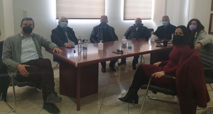 &Sigma;&tau;&omicron; &Delta;&eta;&mu;&alpha;&rho;&chi;&epsilon;ί&omicron; &Beta;ό&rho;&epsilon;&iota;&alpha;&sigmaf; &Kappa;&upsilon;&nu;&omicron;&upsilon;&rho;ί&alpha;&sigmaf; &omicron; &Tau;&alpha;&tau;&omicron;ύ&lambda;&eta;&sigmaf; - &Sigma;&upsilon;&nu;&alpha;&nu;&tau;ή&theta;&eta;&kappa;&epsilon; &mu;&epsilon; &tau;&omicron;&nu; &Kappa;&alpha;&mu;&pi;ύ&lambda;&eta; &kappa;&alpha;&iota; &sigma;&upsilon;&zeta;ή&tau;&eta;&sigma;&alpha;&nu; &gamma;&iota;&alpha; &tau;&alpha; &pi;&rho;&omicron;&beta;&lambda;ή&mu;&alpha;&tau;&alpha; &tau;&eta;&sigmaf; &pi;&epsilon;&rho;&iota;&omicron;&chi;ή&sigmaf;