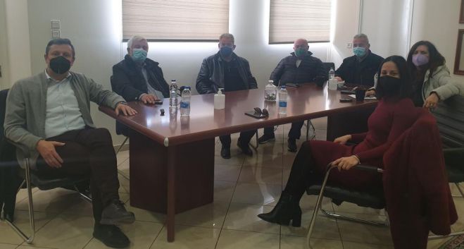 &Sigma;&tau;&omicron; &Delta;&eta;&mu;&alpha;&rho;&chi;&epsilon;ί&omicron; &Beta;ό&rho;&epsilon;&iota;&alpha;&sigmaf; &Kappa;&upsilon;&nu;&omicron;&upsilon;&rho;ί&alpha;&sigmaf; &omicron; &Tau;&alpha;&tau;&omicron;ύ&lambda;&eta;&sigmaf; - &Sigma;&upsilon;&nu;&alpha;&nu;&tau;ή&theta;&eta;&kappa;&epsilon; &mu;&epsilon; &tau;&omicron;&nu; &Kappa;&alpha;&mu;&pi;ύ&lambda;&eta; &kappa;&alpha;&iota; &sigma;&upsilon;&zeta;ή&tau;&eta;&sigma;&alpha;&nu; &gamma;&iota;&alpha; &tau;&alpha; &pi;&rho;&omicron;&beta;&lambda;ή&mu;&alpha;&tau;&alpha; &tau;&eta;&sigmaf; &pi;&epsilon;&rho;&iota;&omicron;&chi;ή&sigmaf;