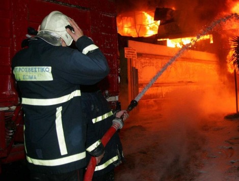 Σπίτι κάηκε από φωτιά που εκδηλώθηκε από ξυλόσομπα στην Πελοπόννησο