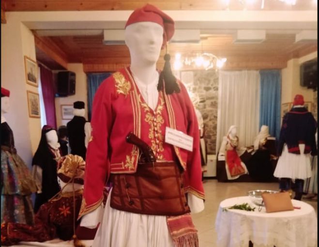 Λαγκάδια | Εγκαινιάστηκε έκθεση παραδοσιακών φορεσιών της Νίκης Κούρταλη - Κούλη