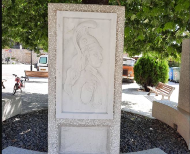 Μνημείο με 4 Ιστορικές Μορφές στο Βαλτεσινίκο!