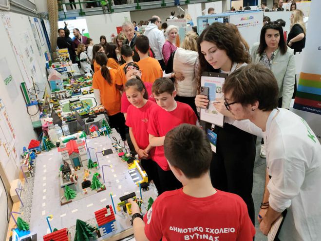 Πανελλήνιος Διαγωνισμός Ρομποτικής | Εξαιρετική παρουσίαση από το Δημοτικό Σχολείο Βυτίνας