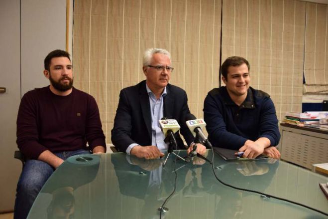 &Alpha;&nu;&tau;ί&delta;&rho;&alpha;&sigma;&eta; &Sigma;&mu;&upsilon;&rho;&nu;&iota;ώ&tau;&eta; &kappa;&alpha;&iota; &phi;&omicron;&iota;&tau;&eta;&tau;ώ&nu; &gamma;&iota;&alpha; &tau;&omicron; &Pi;&alpha;&nu;&epsilon;&pi;&iota;&sigma;&tau;ή&mu;&iota;&omicron; | "&Beta;ά&zeta;&omicron;&upsilon;&nu; &tau;&alpha;&phi;ό&pi;&lambda;&alpha;&kappa;&alpha; &sigma;&tau;&eta;&nu; &Tau;&rho;ί&pi;&omicron;&lambda;&eta;" (vd)