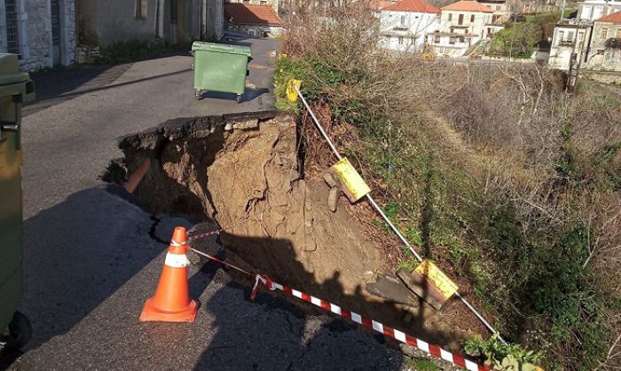 Κατολίσθηση στο δρόμο "Κοσμάς - Γεράκι" (εικόνες)