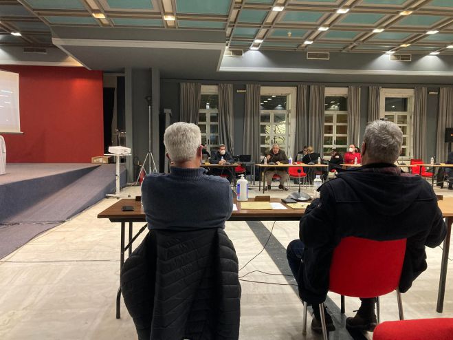 &Lambda;&alpha;&gamma;ό&sigmaf; &sigma;&epsilon; &Sigma;&mu;&upsilon;&rho;&nu;&iota;ώ&tau;&eta;: "&Nu;&alpha; &kappa;&rho;&upsilon;&phi;&tau;&epsilon;ί&sigmaf; &sigma;&tau;&omicron; &kappa;&alpha;&beta;&omicron;ύ&kappa;&iota; &sigma;&omicron;&upsilon; &kappa;&alpha;&iota; &nu;&alpha; &mu;&eta;&nu; &mu;&epsilon; &epsilon;&iota;&rho;&omega;&nu;&epsilon;ύ&epsilon;&sigma;&alpha;&iota;" - "&Mu;&alpha;&zeta;έ&psi;&tau;&epsilon; &tau;&omicron;&nu;, &theta;&alpha; &kappa;&alpha;&tau;&alpha;&theta;έ&sigma;&omega; &mu;ή&nu;&upsilon;&sigma;&eta;"