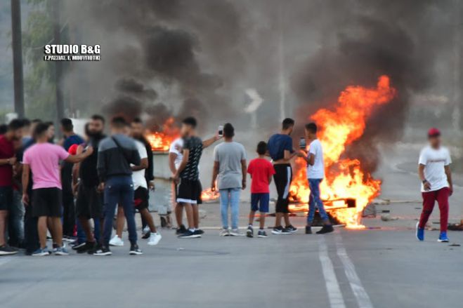 Έ&kappa;&lambda;&epsilon;&iota;&sigma;&alpha;&nu; &delta;&rho;ό&mu;&omicron; &kappa;&alpha;&iota; &sigma;&tau;&eta;&nu; &Alpha;&rho;&gamma;&omicron;&lambda;ί&delta;&alpha; &omicron;&iota; &Rho;&omicron;&mu;ά (vd)