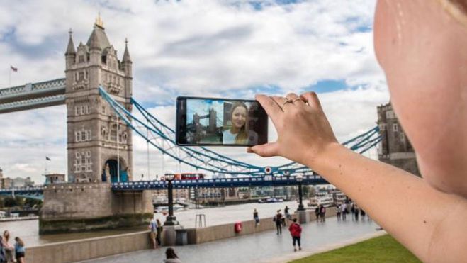 Μετά τις «selfies» έρχονται οι ... «bothies» φωτογραφίες!