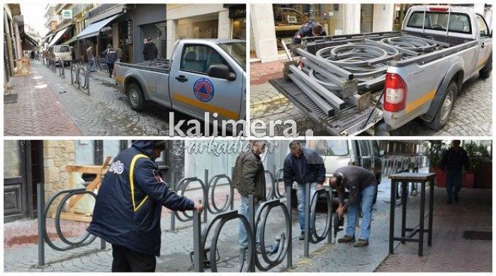 «Ξήλωσαν» τα κιγκλιδώματα από τον πεζόδρομο Δεληγιάννη! (εικόνες)